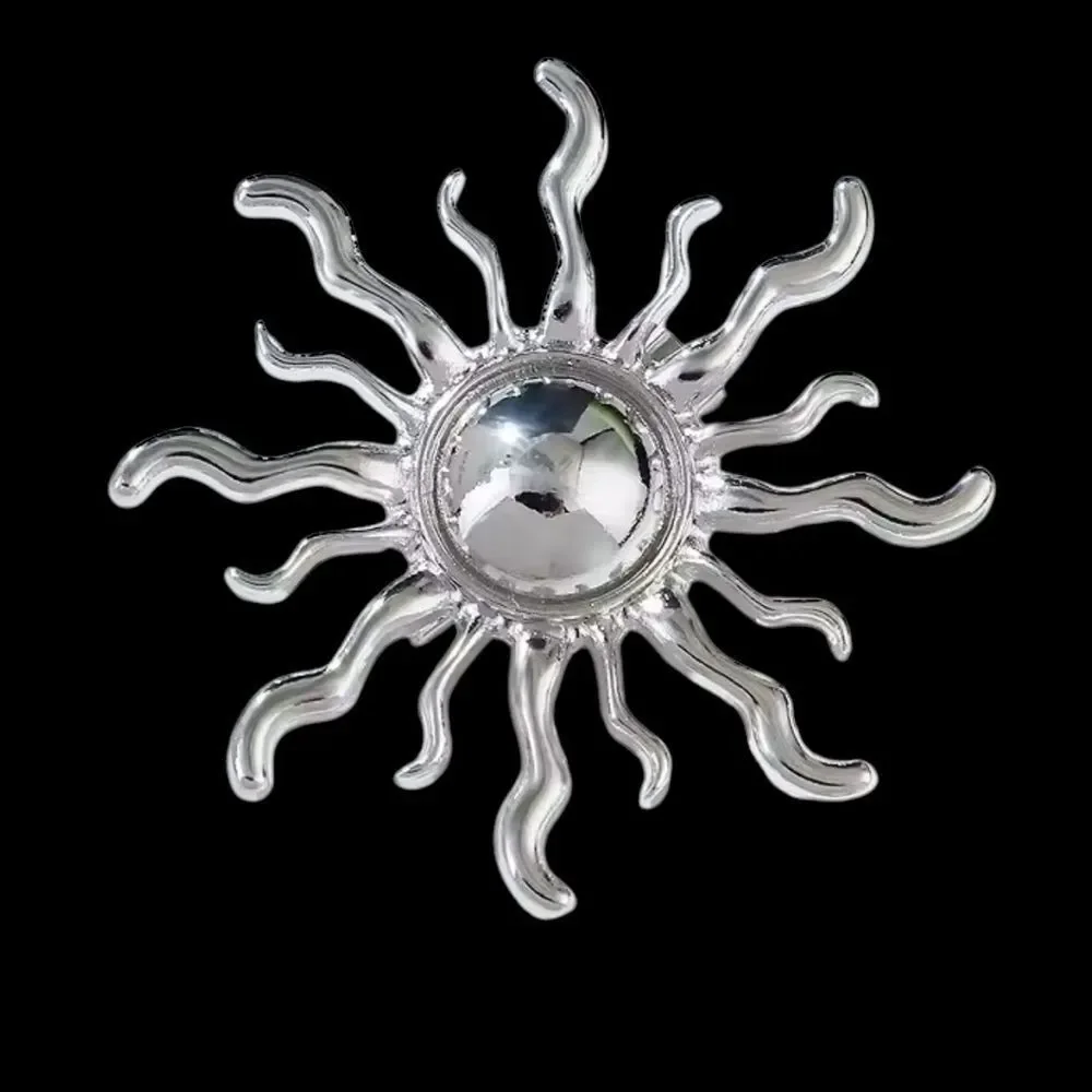 SILVERTONE SUN BROOCH‎